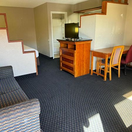 Homegate Studio And Suites San Antonio Bagian luar foto