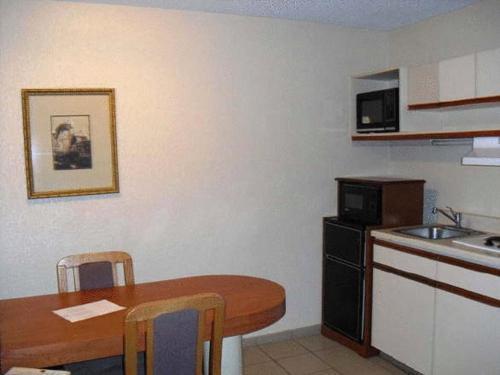 Homegate Studio And Suites San Antonio Bagian luar foto