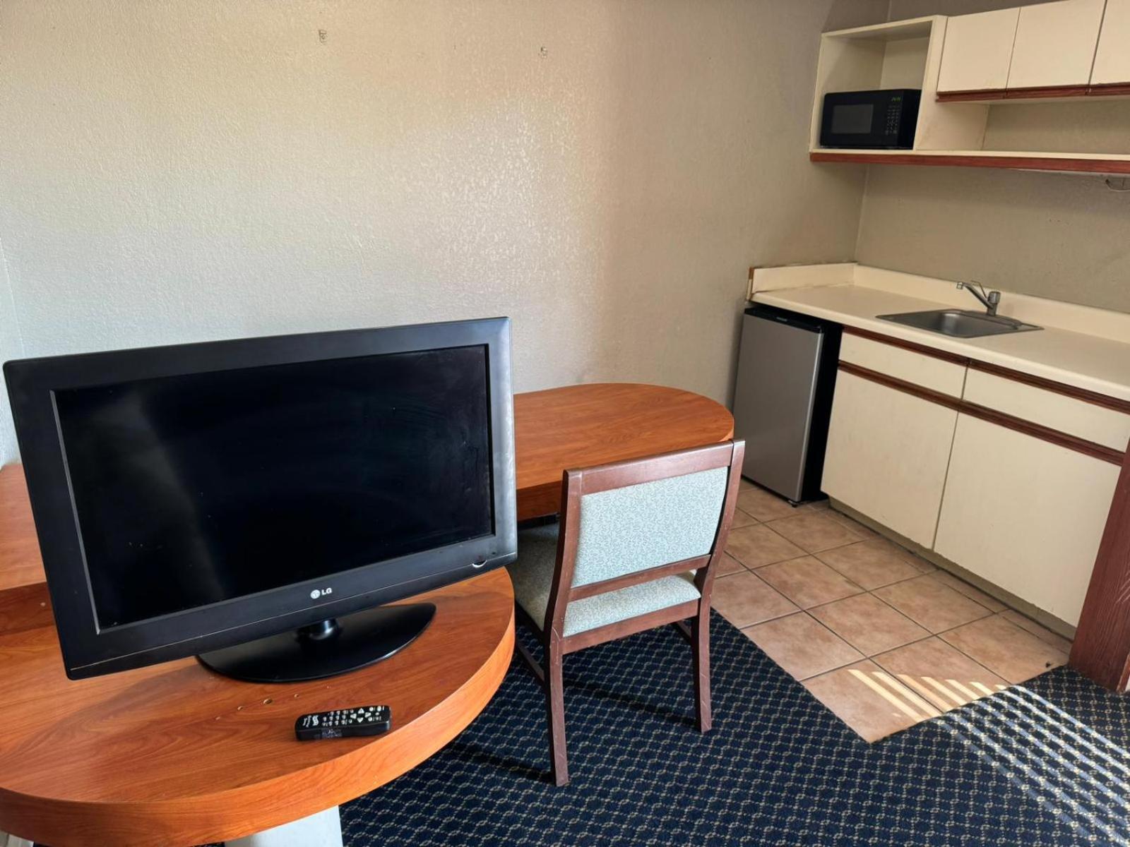 Homegate Studio And Suites San Antonio Bagian luar foto