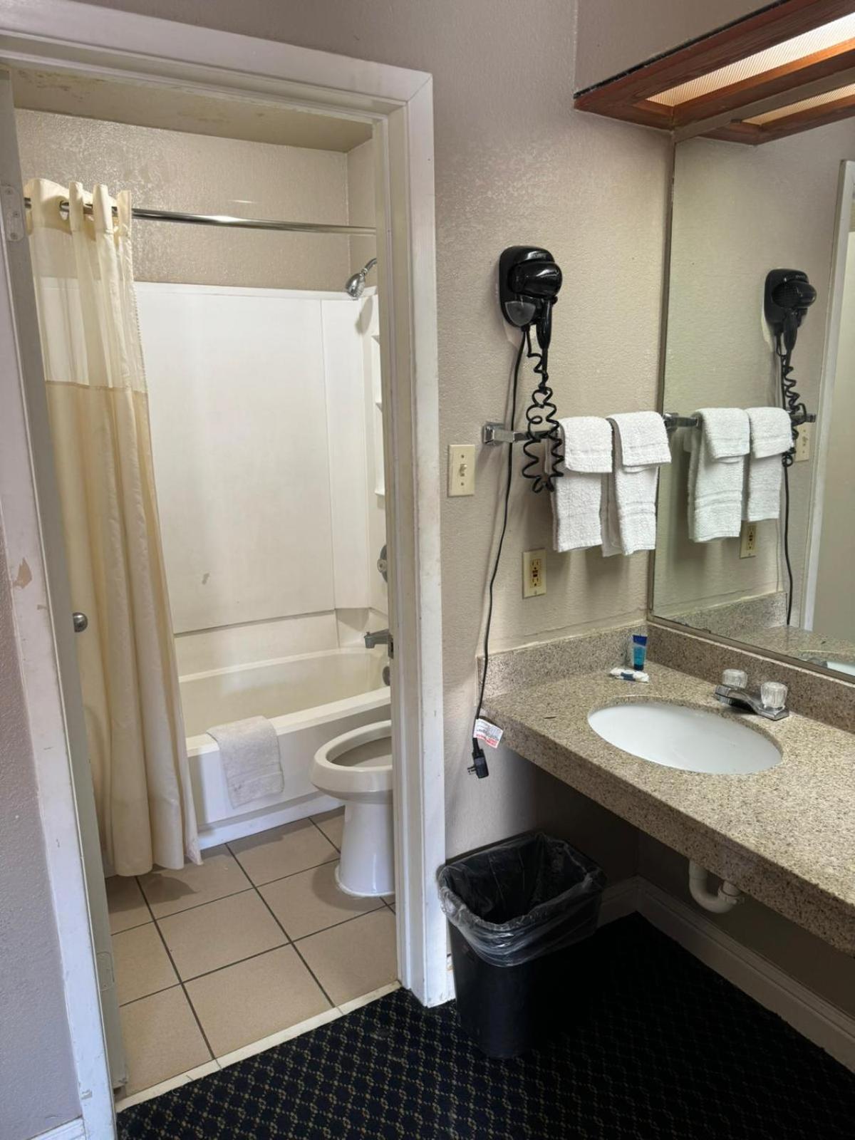 Homegate Studio And Suites San Antonio Bagian luar foto