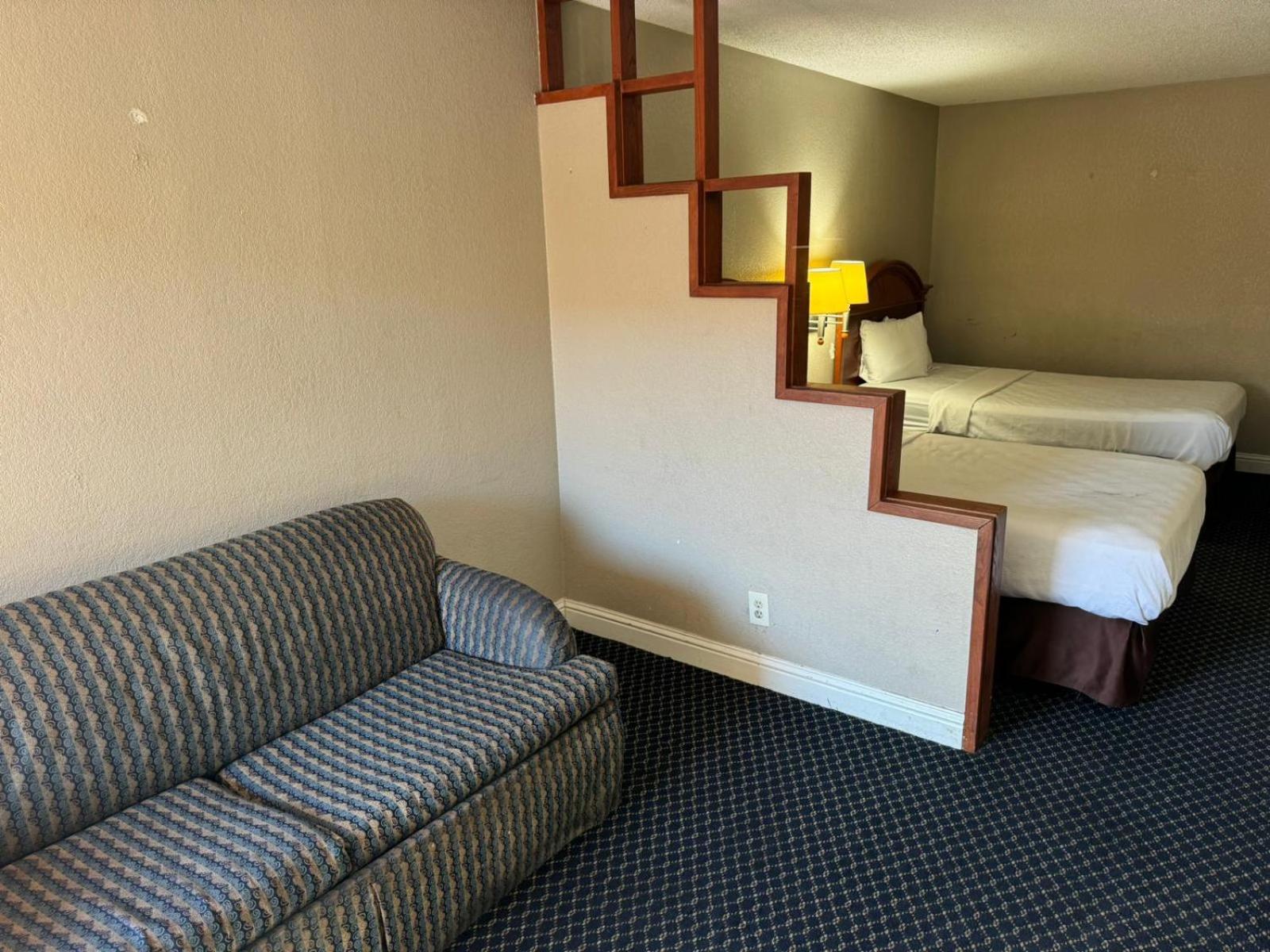 Homegate Studio And Suites San Antonio Bagian luar foto
