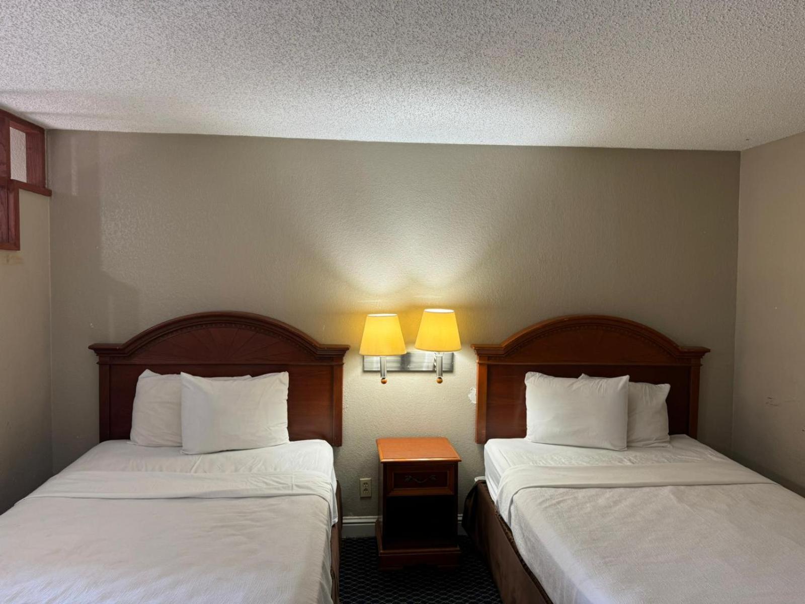 Homegate Studio And Suites San Antonio Bagian luar foto