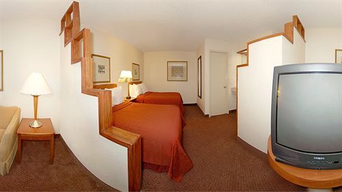 Homegate Studio And Suites San Antonio Bagian luar foto
