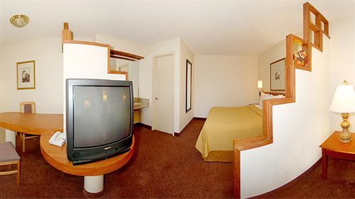 Homegate Studio And Suites San Antonio Bagian luar foto