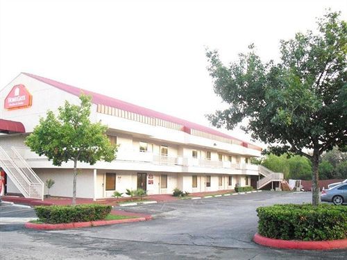Homegate Studio And Suites San Antonio Bagian luar foto